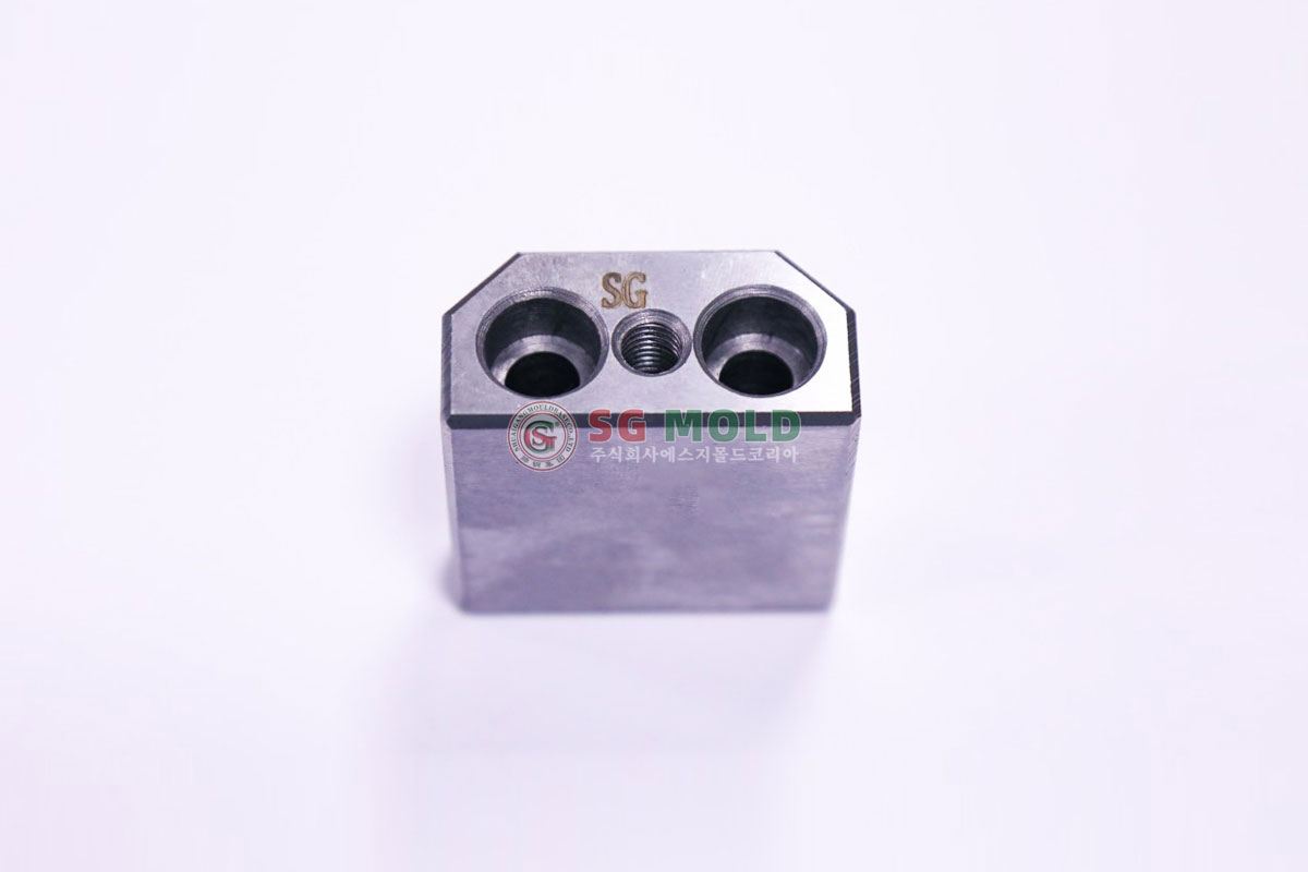 Wedge block