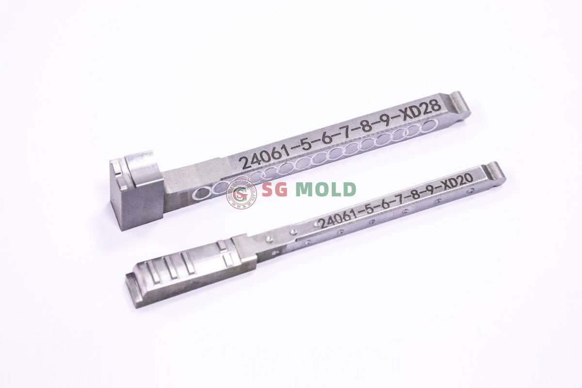 Inclination pin (slide core actuation pin)