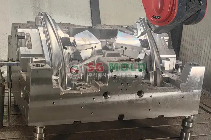 plastic precision molding for automobile lighting